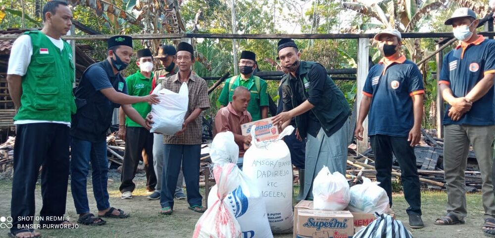 GP Ansor Purworejo Berikan Bantuan Korban Rumah Terbakar