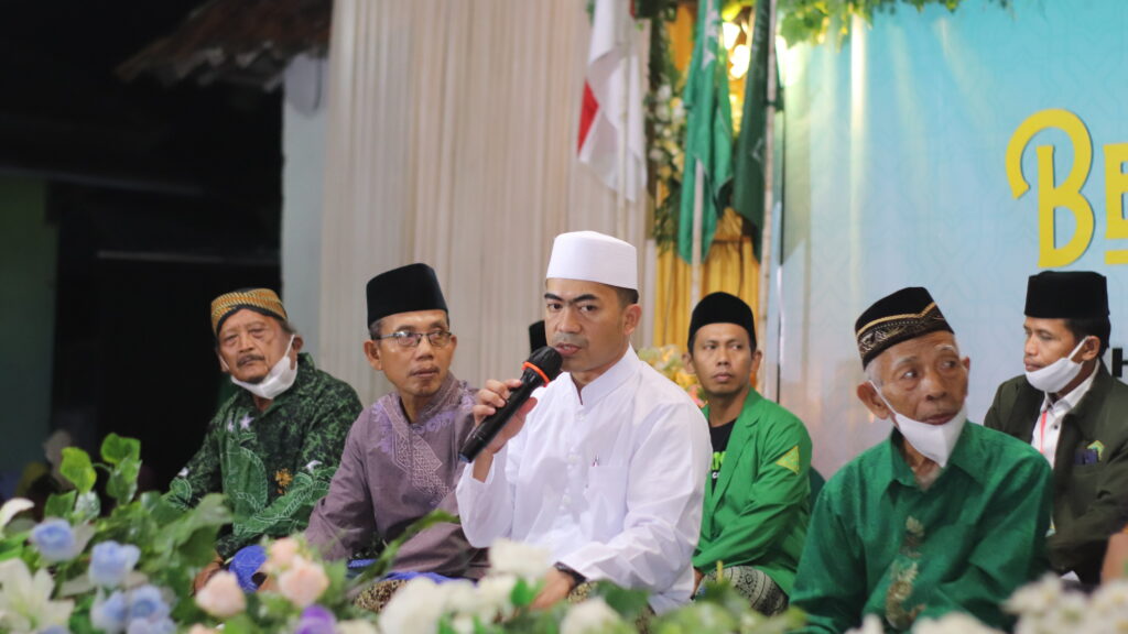 ”Bayan Bersholawat” Diwarnai Dengan Kegiatan Santunan Anak Yatim