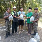 Rawat Sungai, Rawat Kehidupan: Ansor Pituruh Tebar 1.600 Benih Ikan Demi Masa Depan